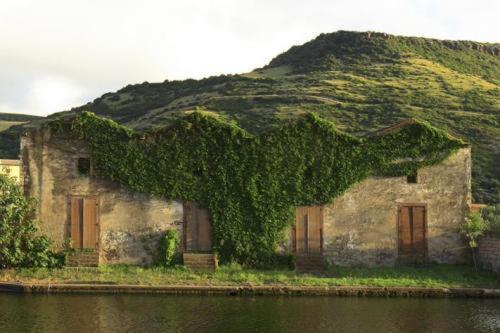 S'Ammentu Hotel Bosa Bagian luar foto