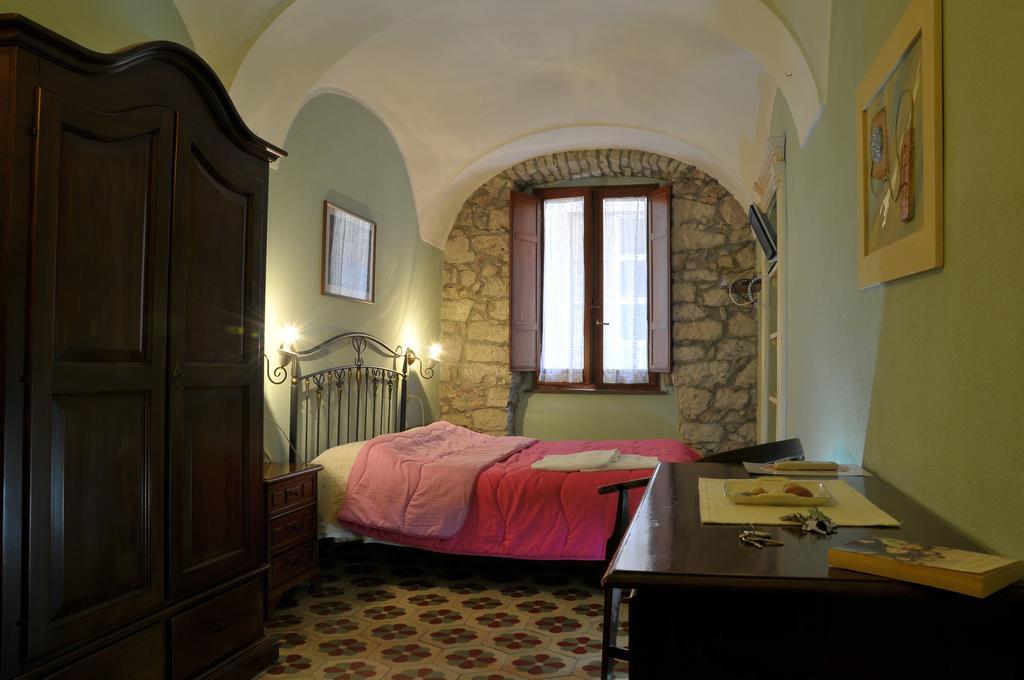 S'Ammentu Hotel Bosa Bagian luar foto