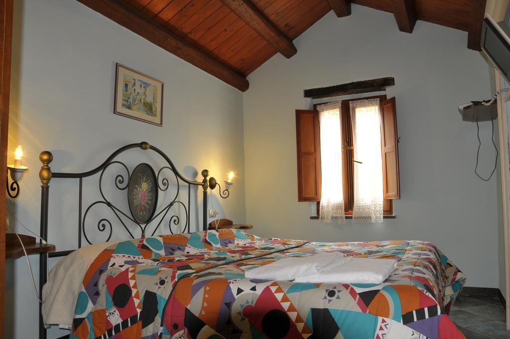 S'Ammentu Hotel Bosa Bagian luar foto
