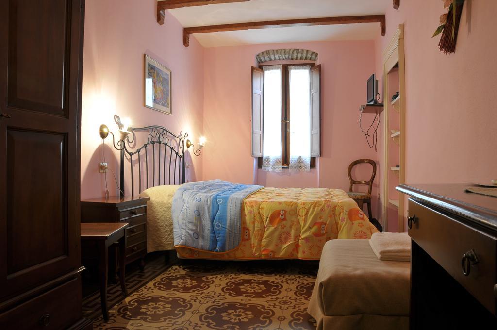 S'Ammentu Hotel Bosa Bagian luar foto